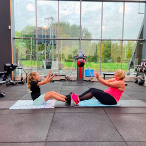 Fitness sportschool gym personal training Unbeatable PT sporten buikspieren sportduo duo-workout